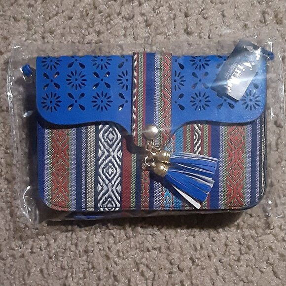 Small Embroidered Purse - Picture 1 of 4